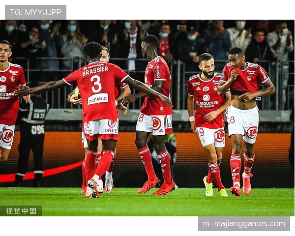 布雷斯特在赛前最后一练中，针对梅斯核心球员的跑动路线进行了专项防守演练